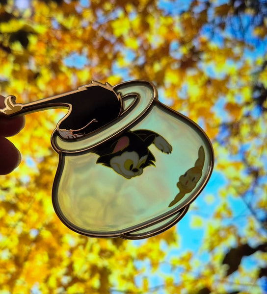Figaro's Playtime - Glass Pin